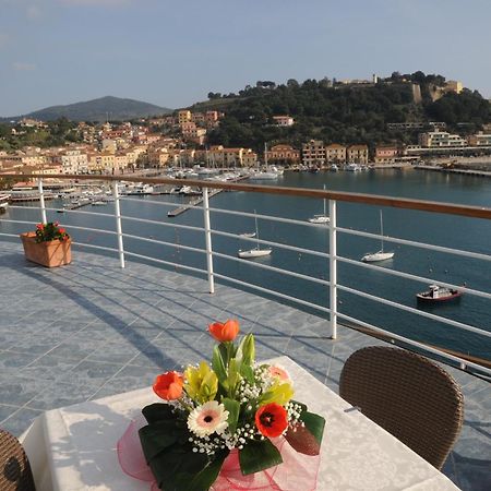 Hotel Plaza Porto Azzurro Exteriér fotografie