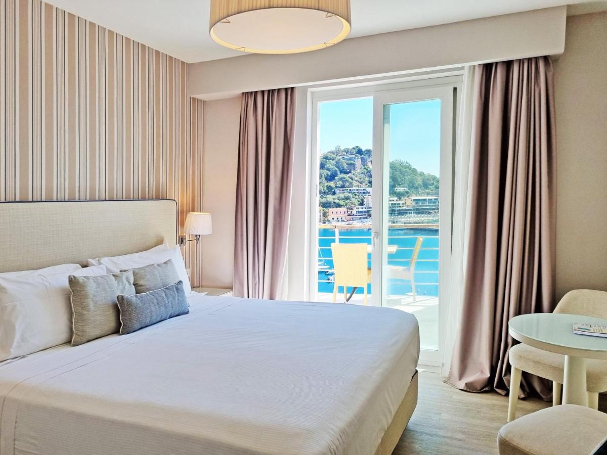 Hotel Plaza Porto Azzurro Exteriér fotografie
