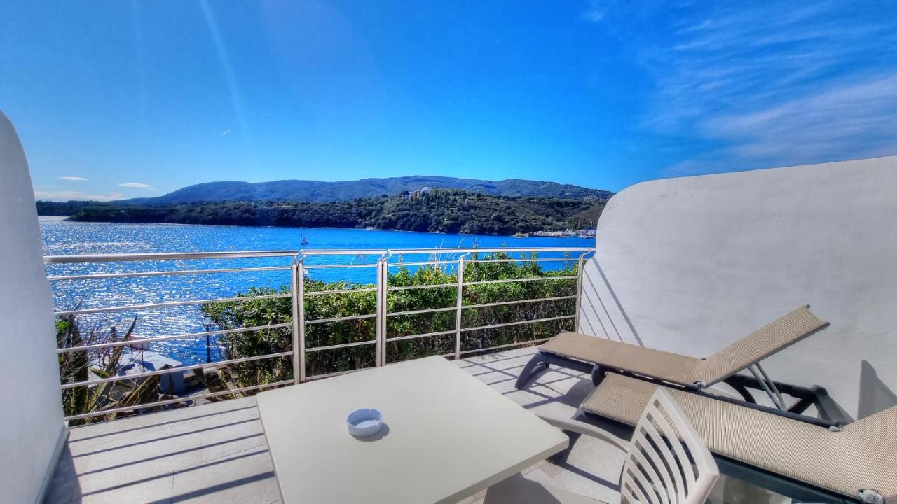 Hotel Plaza Porto Azzurro Exteriér fotografie