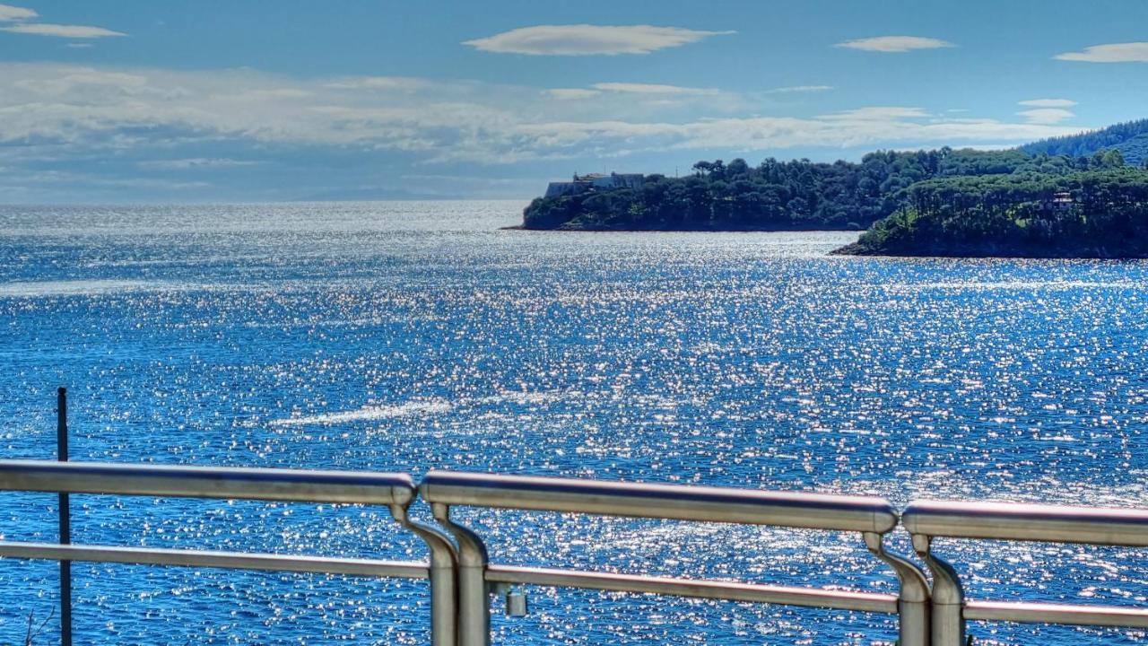 Hotel Plaza Porto Azzurro Exteriér fotografie
