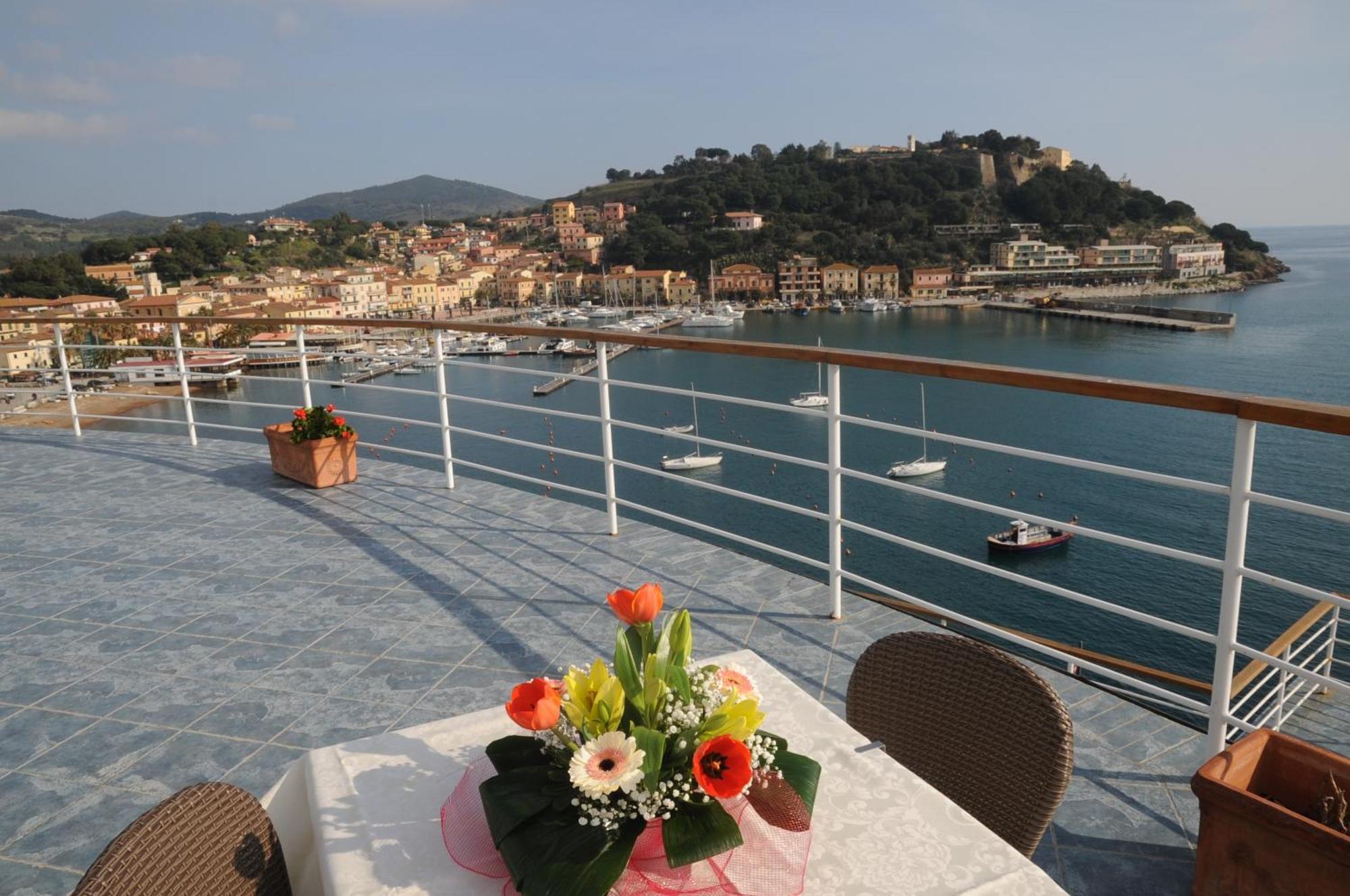 Hotel Plaza Porto Azzurro Exteriér fotografie
