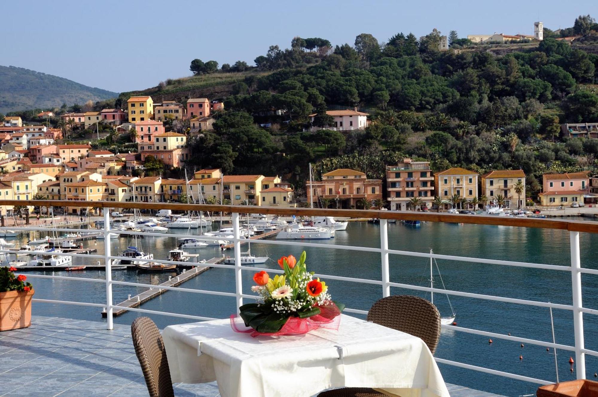 Hotel Plaza Porto Azzurro Exteriér fotografie