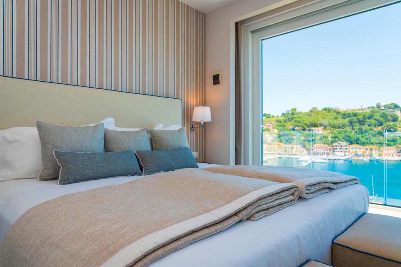 Hotel Plaza Porto Azzurro Exteriér fotografie