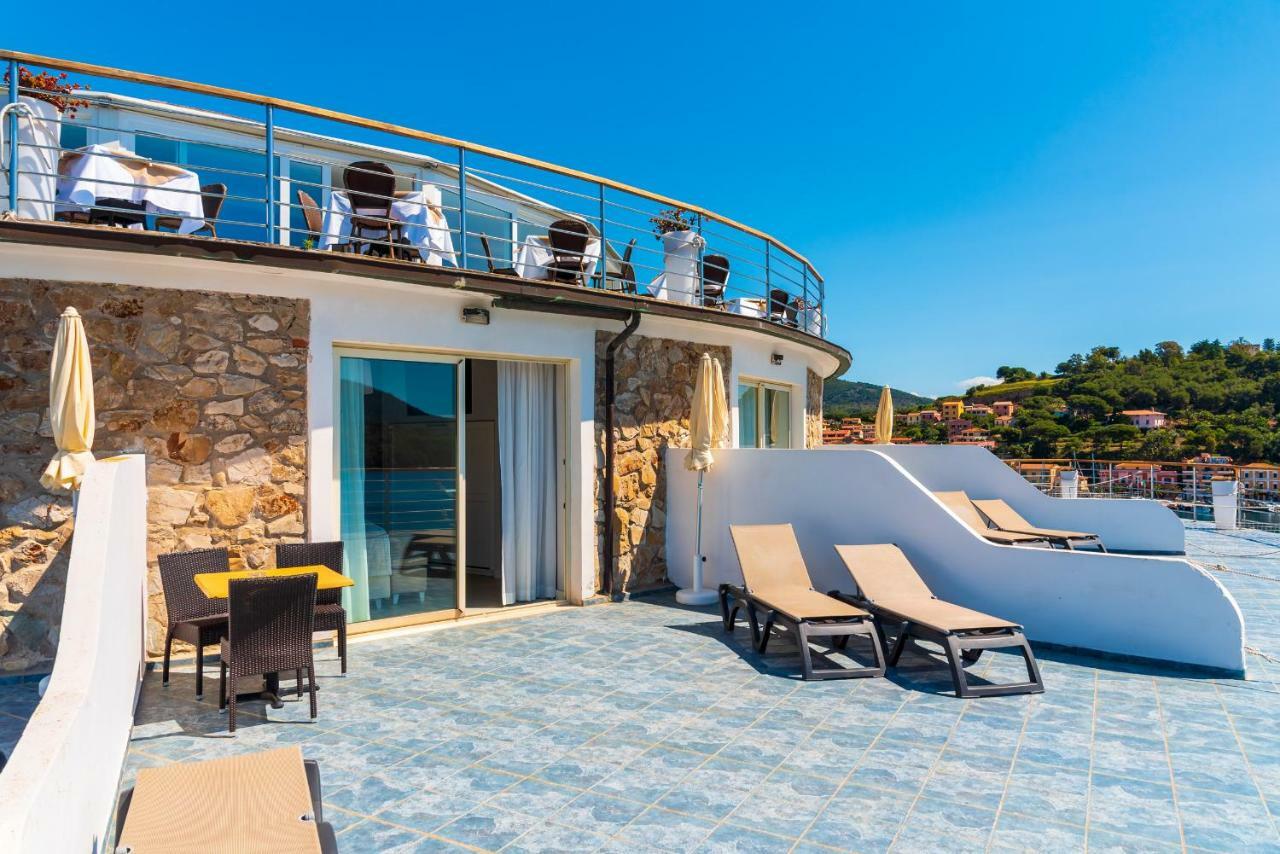 Hotel Plaza Porto Azzurro Exteriér fotografie