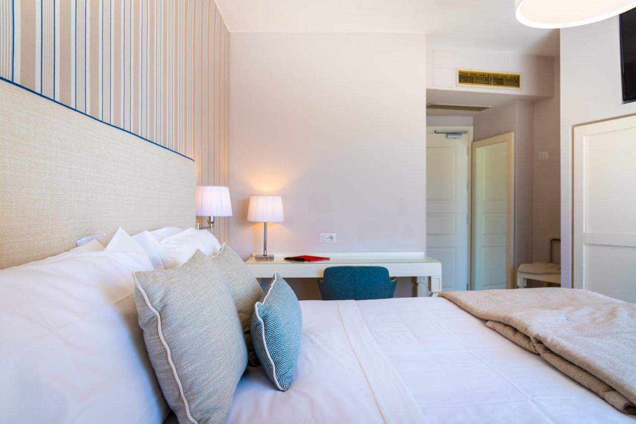 Hotel Plaza Porto Azzurro Exteriér fotografie